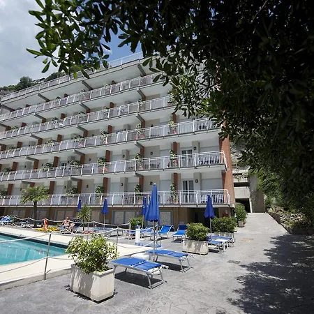 Angelina Aparthotel 3*
