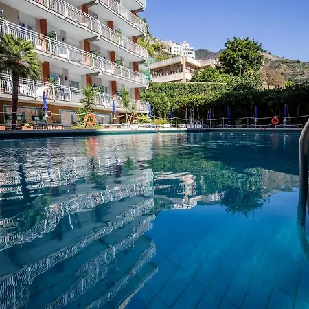 Angelina Aparthotel 2*